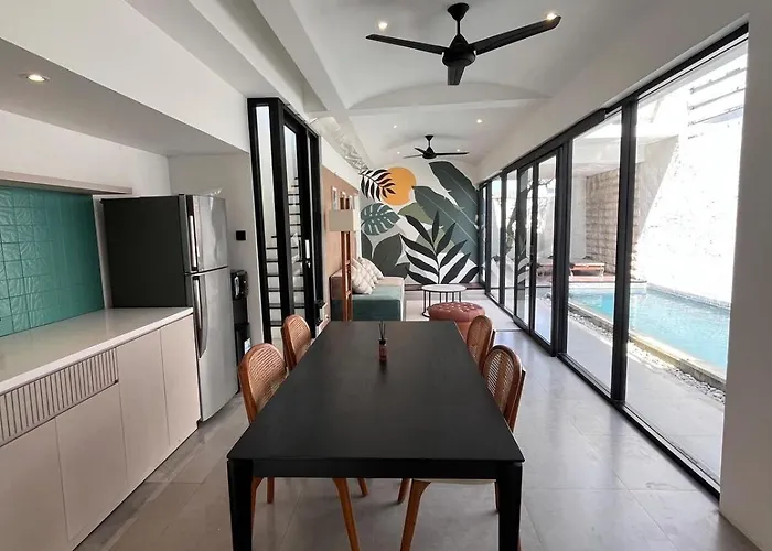 Tara * Seminyak (Bali)